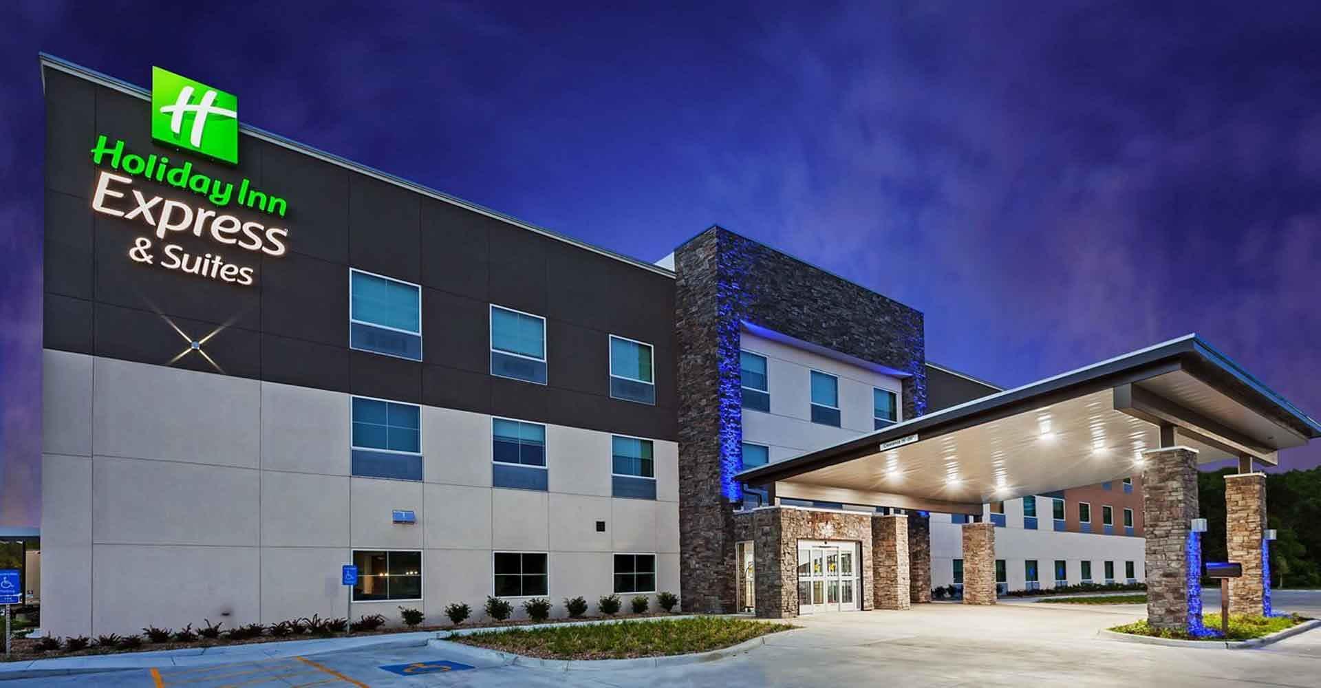 Front of Hotel Holiday Inn & Suites